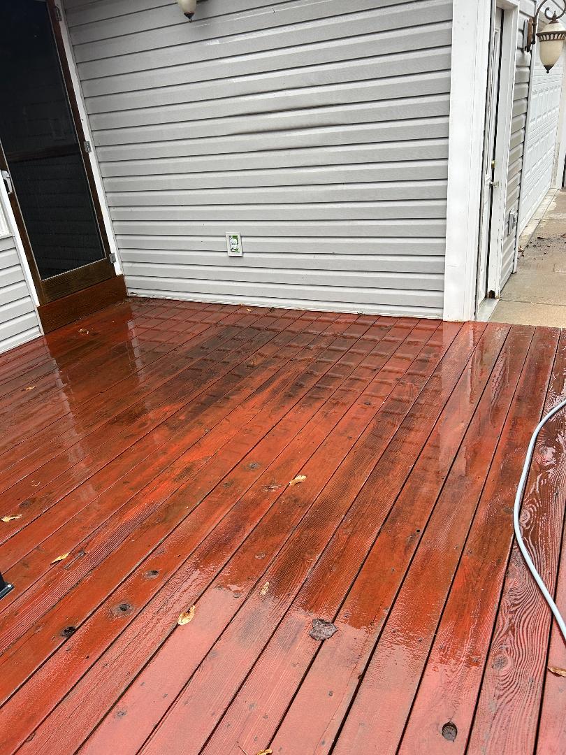 Top Quality Deck Cleaning Performed in Windfield, Mo.